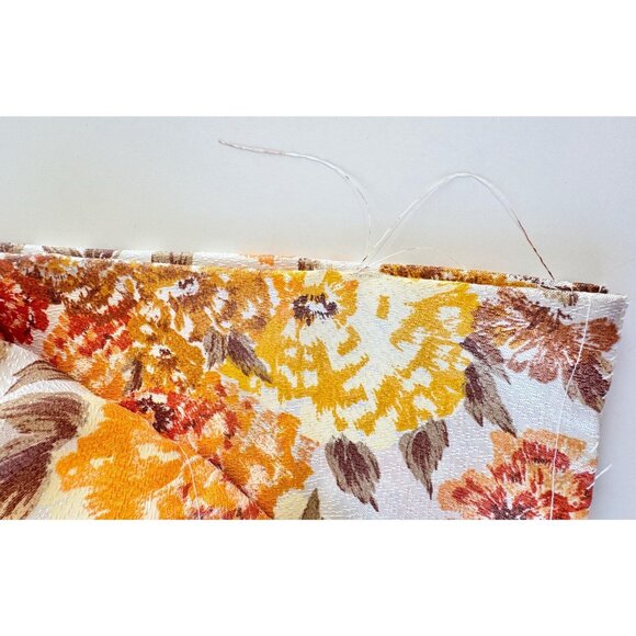 Vintage 1970s pleated curtain, large orange brown and yellow flowers - Picture 10 of 10